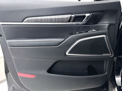 Used 2024 Kia Telluride EX w/ EX Captain's Chair Package image 30