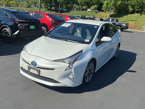Used 2016 Toyota Prius Three Touring FWD image 1