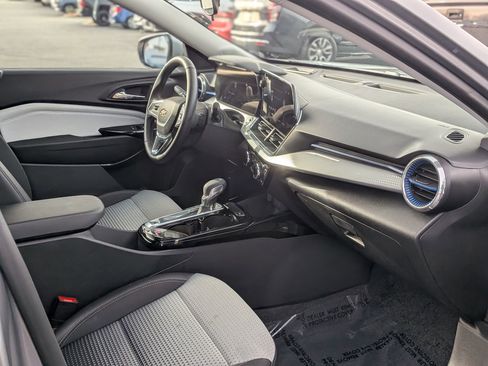 Certified 2025 Chevrolet Trax LT w/ LT Convenience Package image 22