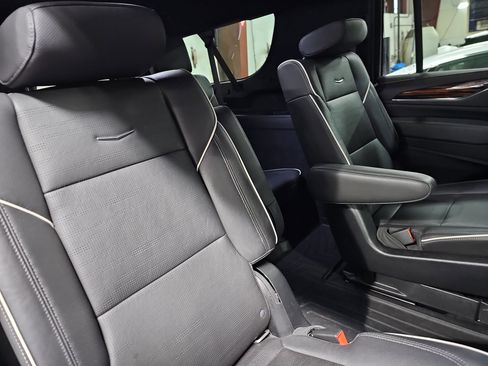 Used 2021 Cadillac Escalade ESV Premium Luxury image 12