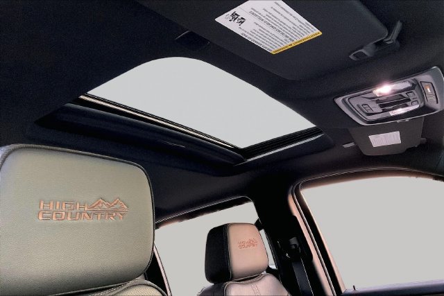 Used 2024 Chevrolet Silverado 2500 High Country w/ High Country Premium Package AWD/4WD image 19