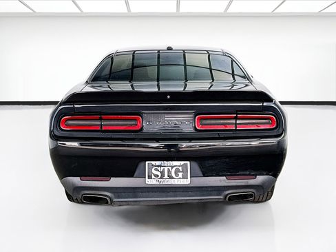 Used 2019 Dodge Challenger SXT RWD image 5