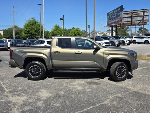 Used 2025 Toyota Tacoma TRD Sport AWD/4WD image 34
