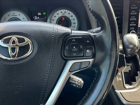 Certified 2020 Toyota Sienna SE Premium image 23