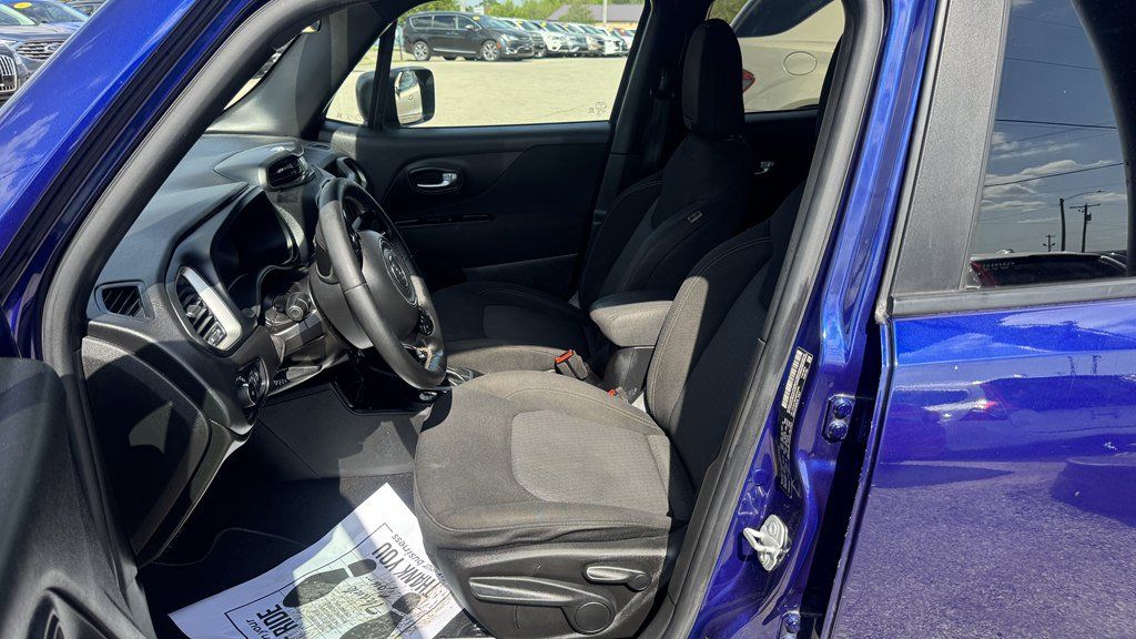 Used 2021 Jeep Renegade Latitude FWD image 15