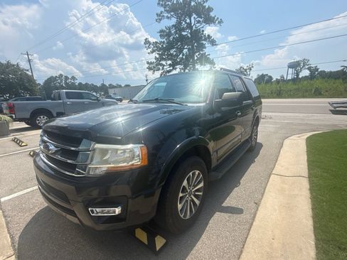 Used 2017 Ford Expedition XLT RWD image 3
