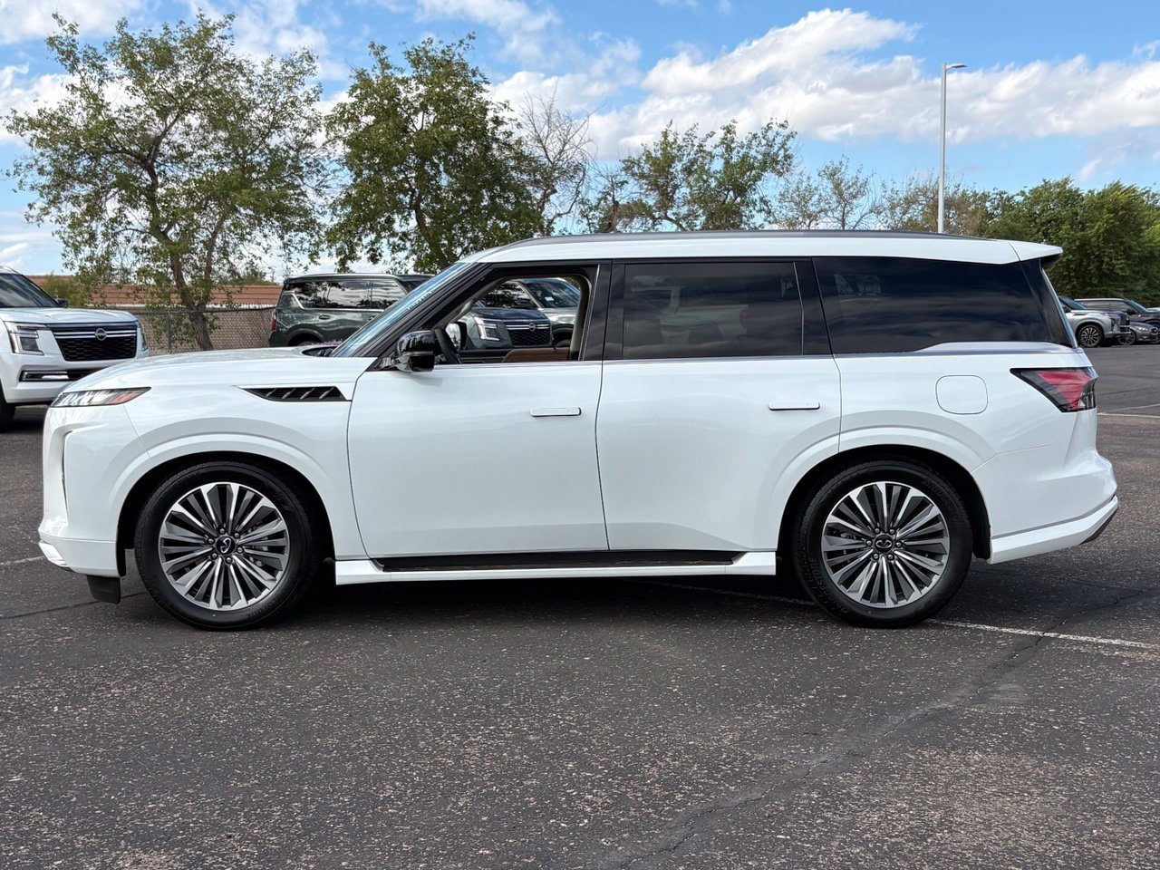 New 2027 INFINITI QX80 Luxe AWD/4WD image 3