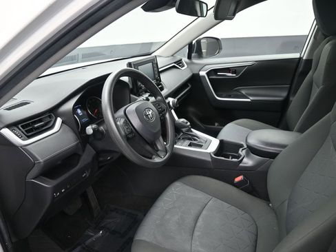 Used 2022 Toyota RAV4 XLE w/ Convenience Package FWD image 11