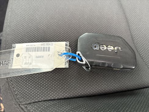 Certified 2023 Jeep Gladiator Sport image 37