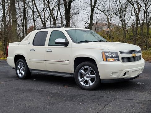 Used 2013 Chevrolet Avalanche LTZ image 31
