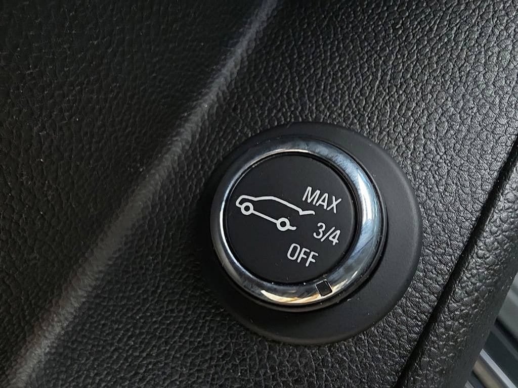 Used 2021 Chevrolet Traverse Premier w/ Redline Edition AWD/4WD image 49