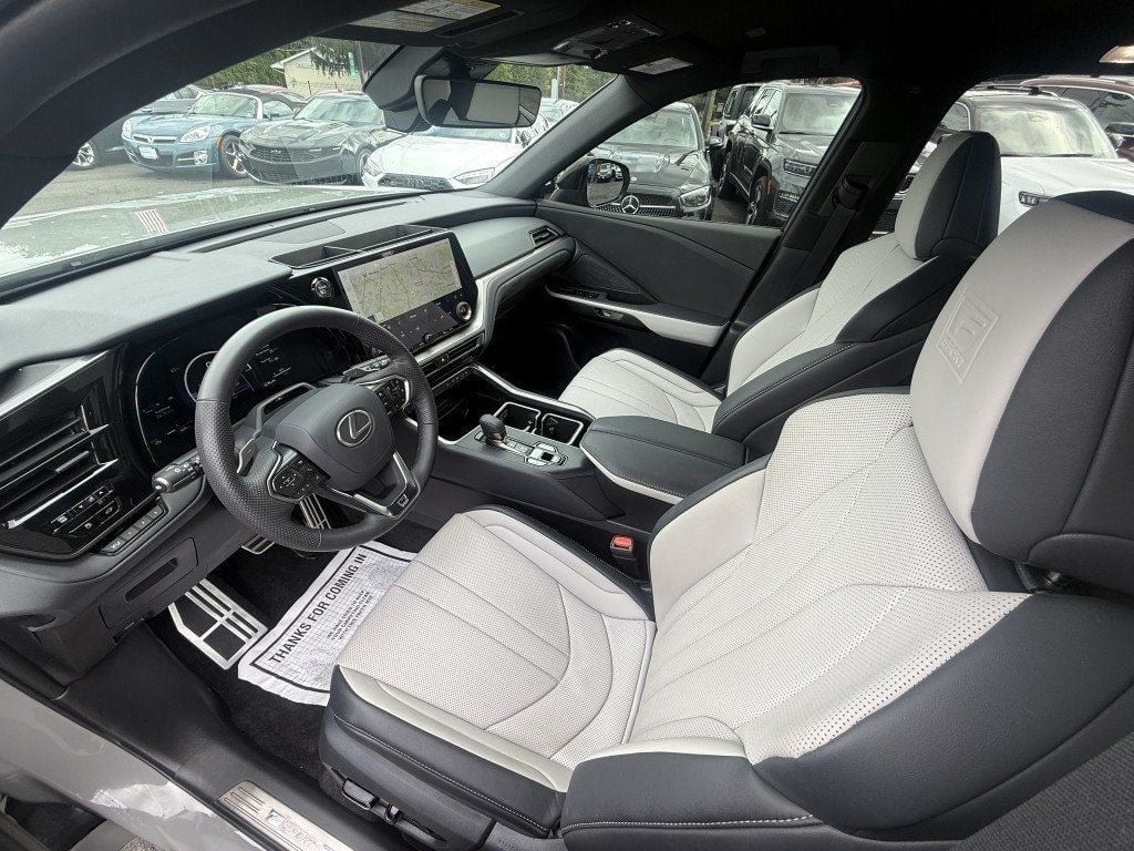 Used 2026 Lexus TX 500h AWD w/ Technology Package image 11