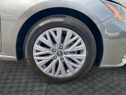 Used 2024 Nissan Altima 2.5 SV FWD image 33