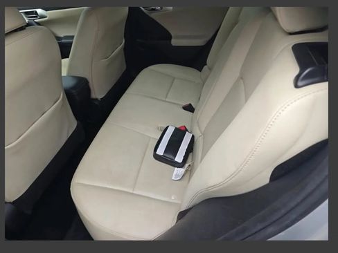 Used 2013 Lexus CT 200h w/ Premium Pkg w/Backup Camera FWD image 7