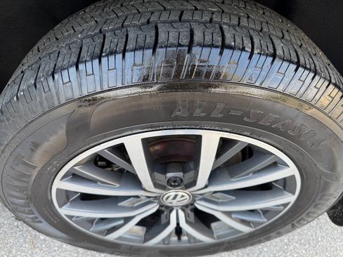 Used 2020 Volkswagen Tiguan SE image 26