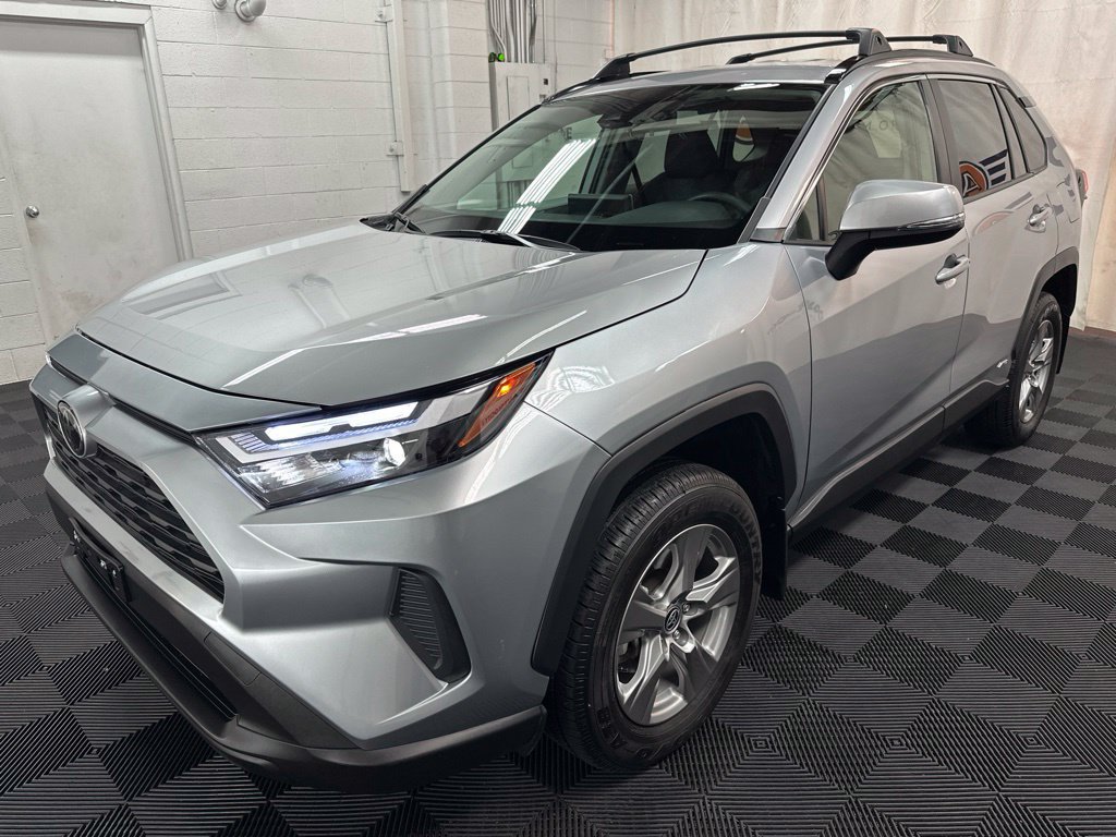 Used 2025 Toyota RAV4 XLE AWD/4WD image 4