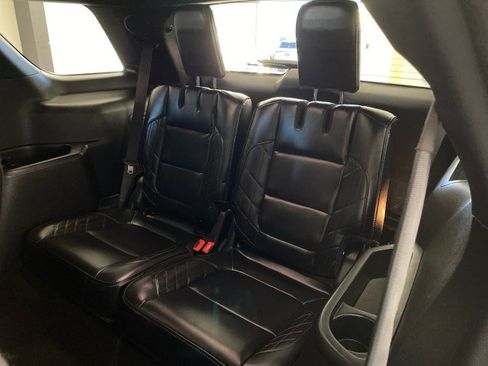 Used 2019 Ford Explorer Platinum image 12