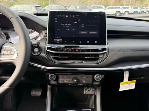 New 2026 Jeep Compass Latitude image 24