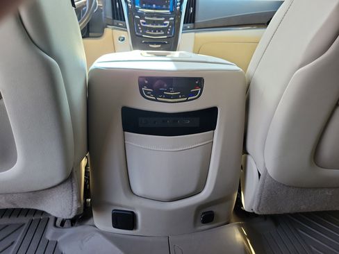 Used 2020 Cadillac Escalade Luxury w/ LPO, Radiant Package image 22