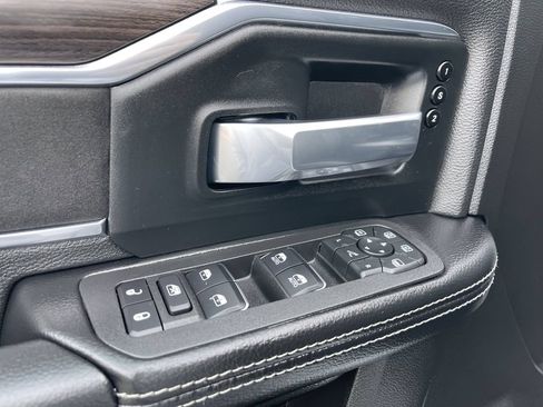 New 2026 RAM 2500 Laramie AWD/4WD image 15