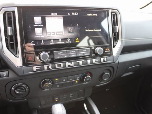 Used 2025 Nissan Frontier SV image 6