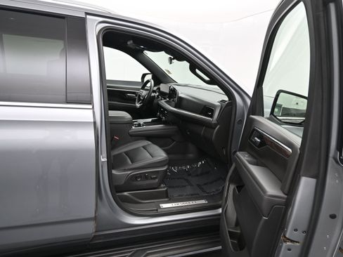Used 2025 Chevrolet Tahoe LT AWD/4WD image 14
