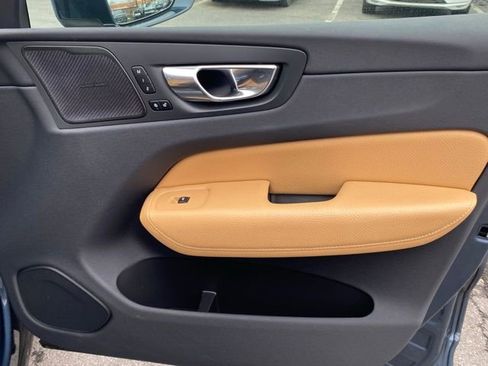 Used 2019 Volvo XC60 T5 Momentum w/ Multimedia Package image 18