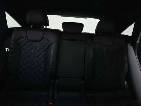 Used 2024 Audi SQ5 Prestige image 9