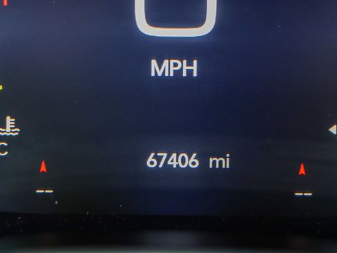 Used 2023 Chrysler Pacifica Touring-L FWD image 16