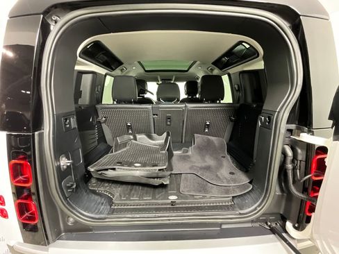 Used 2023 Land Rover Defender 110 S image 28