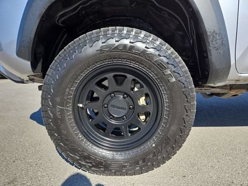 Used 2020 Toyota Tacoma TRD Off-Road AWD/4WD image 9