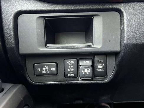 Used 2017 Toyota Tacoma TRD Off-Road AWD/4WD image 30