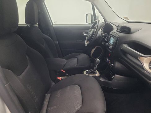 Used 2016 Jeep Renegade Latitude FWD image 21