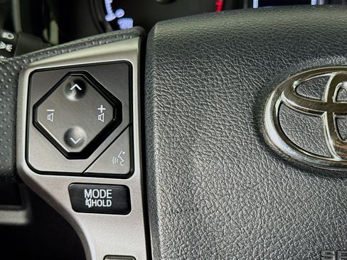 Used 2021 Toyota 4Runner SR5 Premium w/ Moonroof Package RWD image 11
