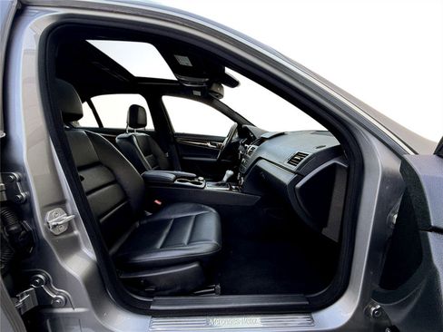 Used 2011 Mercedes-Benz C 300 Sedan image 10