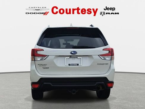 Used 2022 Subaru Forester Premium AWD/4WD image 4