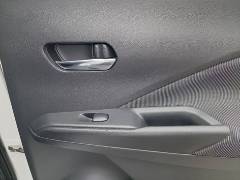 Used 2018 Nissan Kicks SV FWD image 18