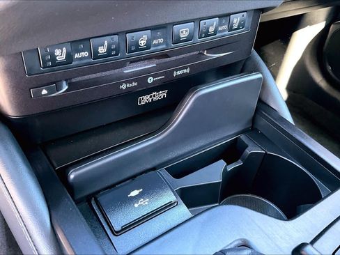 Certified 2022 Lexus ES 300h w/ Accessory Package FWD image 33