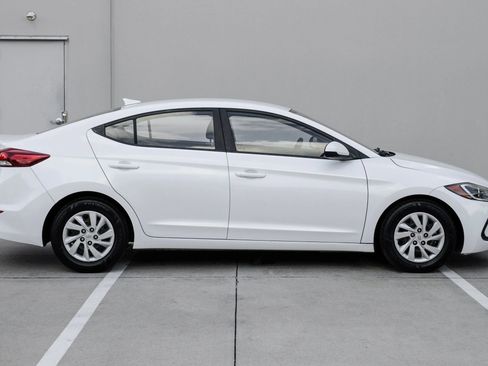 Used 2017 Hyundai Elantra SE FWD image 3