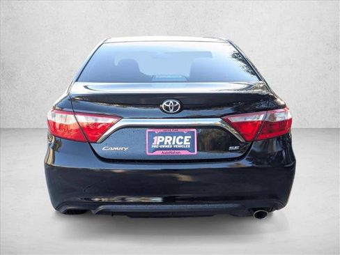 Used 2017 Toyota Camry SE image 6