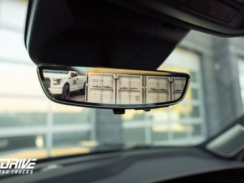 Used 2025 Cadillac Escalade Sport Platinum w/ LPO, ONYX Package image 39