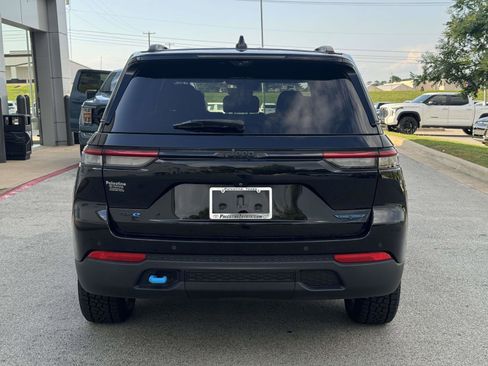 Used 2022 Jeep Grand Cherokee Trailhawk w/ Advanced Protech Group II AWD/4WD image 5