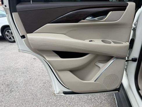 Used 2015 Cadillac Escalade Luxury AWD/4WD image 20