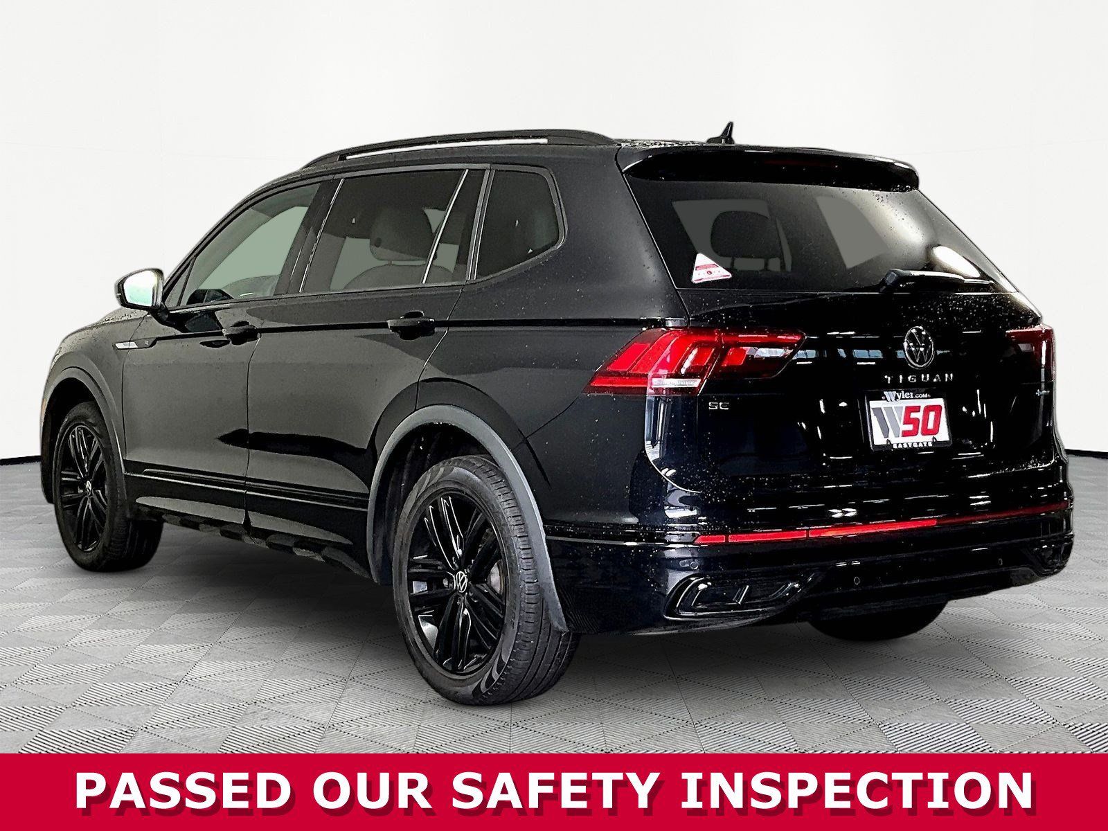 Used 2022 Volkswagen Tiguan SE R-Line AWD/4WD image 4