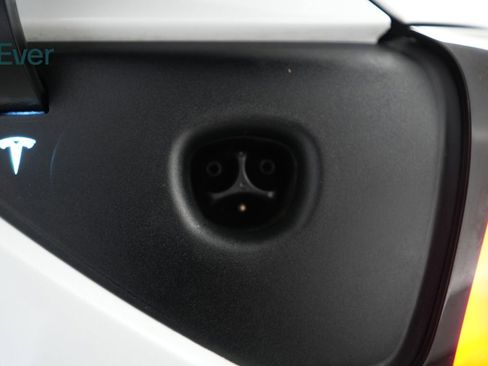 Used 2021 Tesla Model Y Long Range AWD/4WD image 10