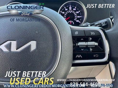 Used 2023 Kia Carnival LX image 21