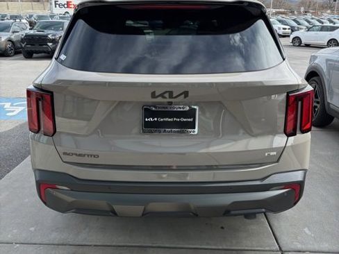 Certified 2025 Kia Sorento SX image 5