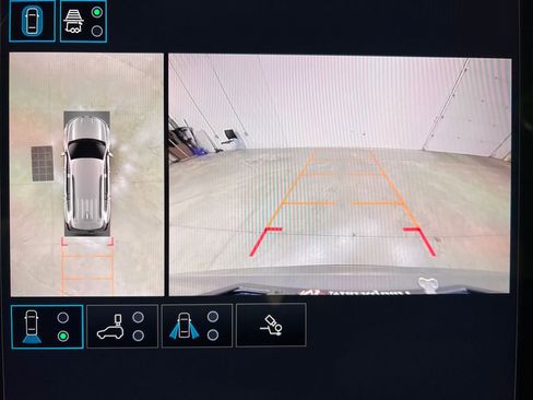 Certified 2025 GMC Acadia AT4 image 26