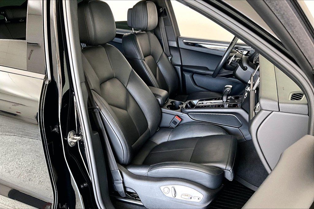 Used 2024 Porsche Macan w/ Premium Plus Package AWD/4WD image 9