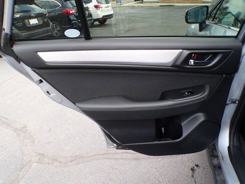 Used 2019 Subaru Outback 2.5i Premium image 15